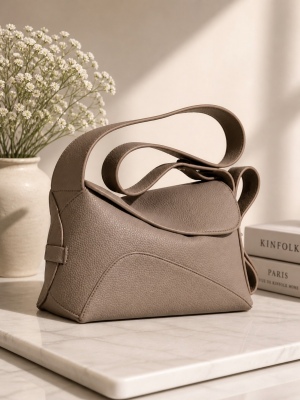 img/products/handbags/xHB2513-KHA_900.jpeg