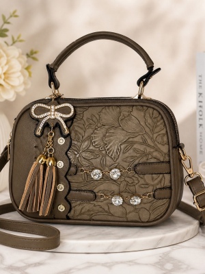 img/products/handbags/xHBT0658-KHA_900.jpeg